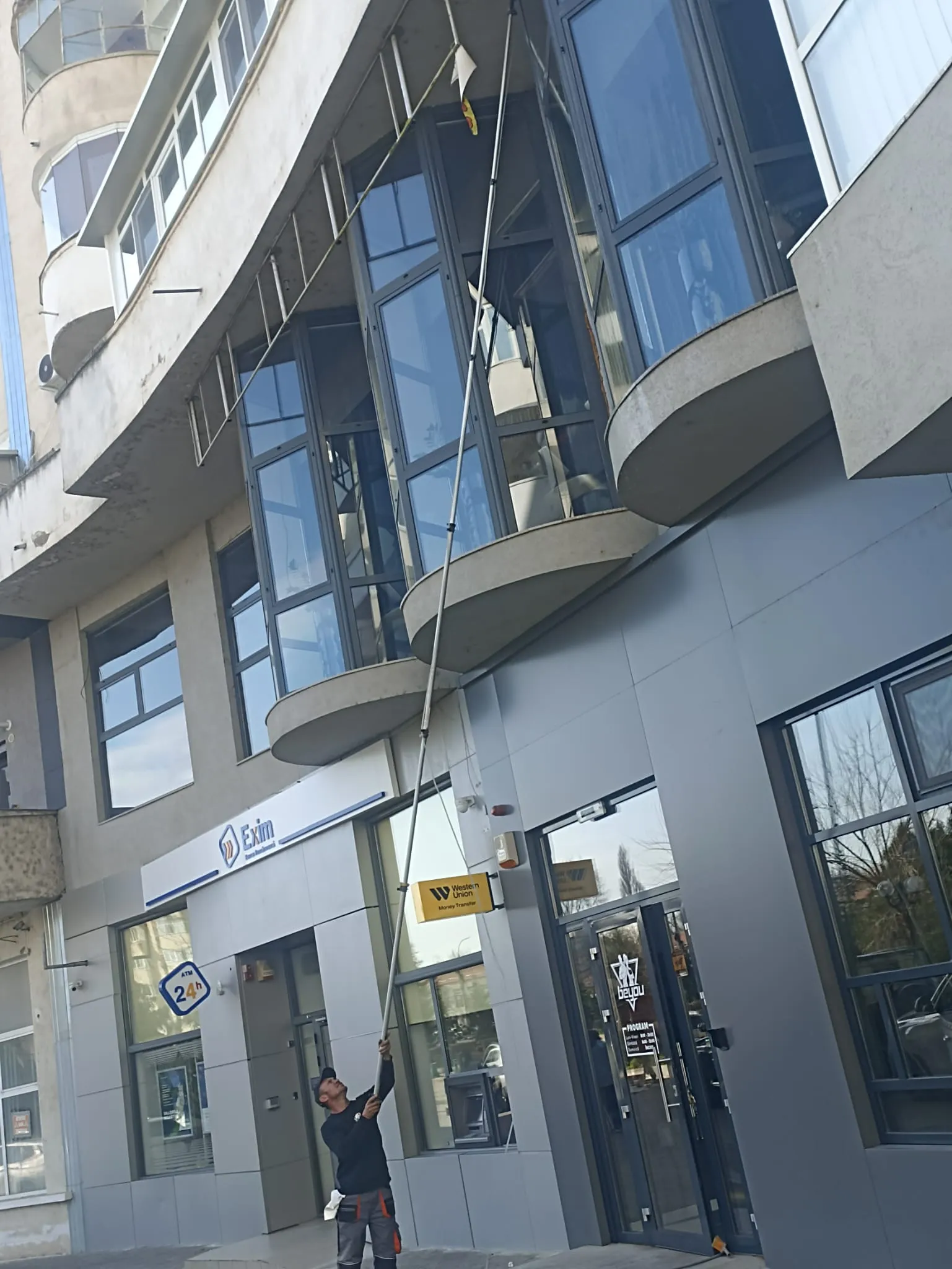 Spălare spații comerciale & birouri